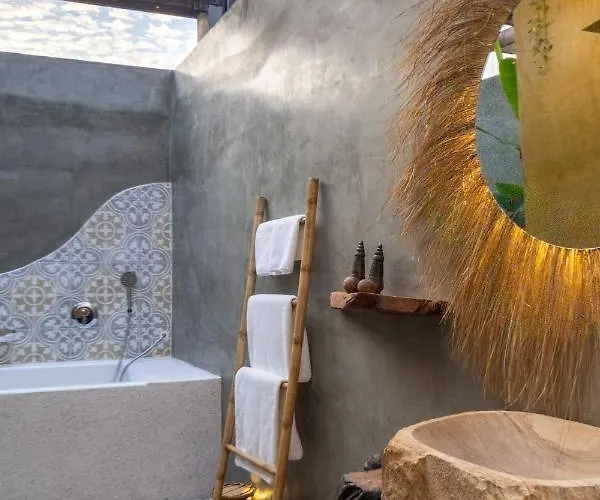 Hotel Through The Looking Glass Wellness Retreat 5*