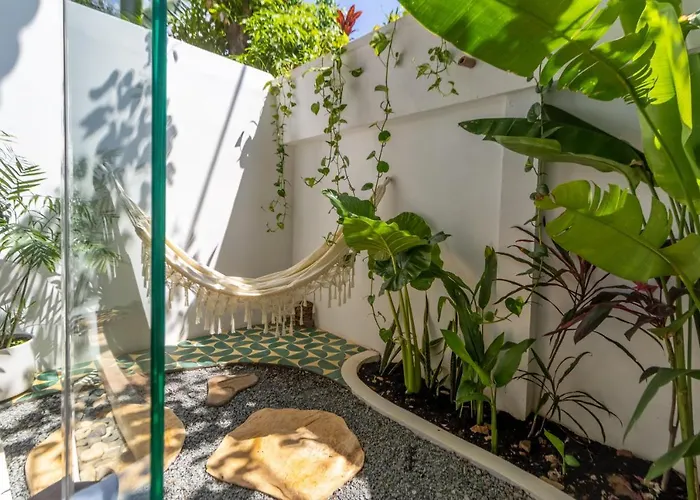 Hotel Through The Looking Glass Wellness Retreat Siem Reap