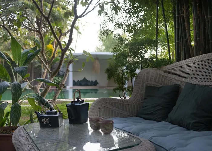 Through The Looking Glass Wellness Retreat Отель Сиемрип