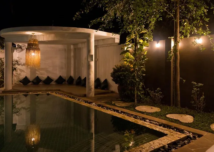 Отель Through The Looking Glass Wellness Retreat Сиемрип