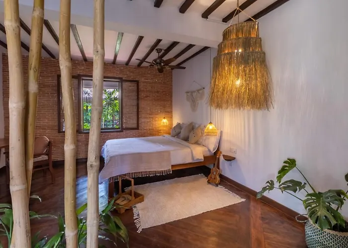 Through The Looking Glass Wellness Retreat Отель 5*