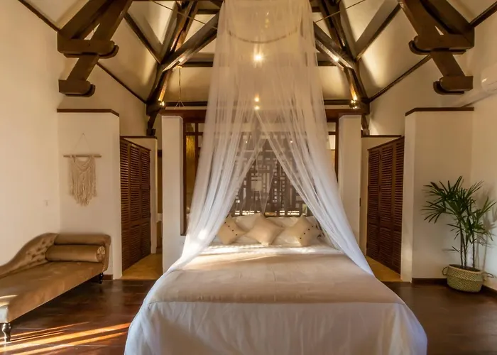 Through The Looking Glass Wellness Retreat 5* Siem Reap