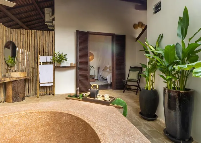 Hotel Through The Looking Glass Wellness Retreat