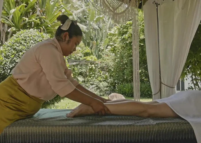 Through The Looking Glass Wellness Retreat 5* Siem Reap