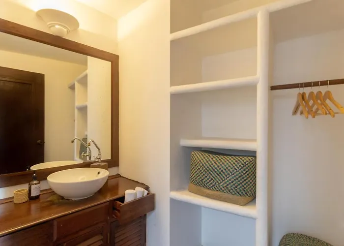 Hotel Through The Looking Glass Wellness Retreat