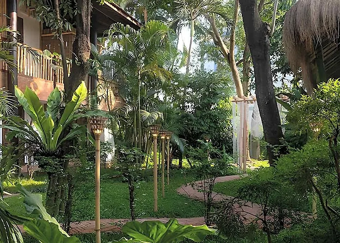 Through The Looking Glass Wellness Retreat 5* Siem Reap