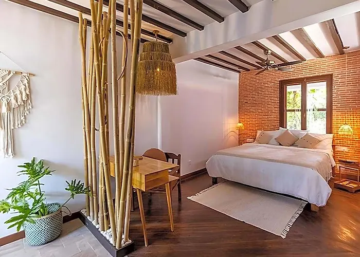Through The Looking Glass Wellness Retreat 5* Siem Reap