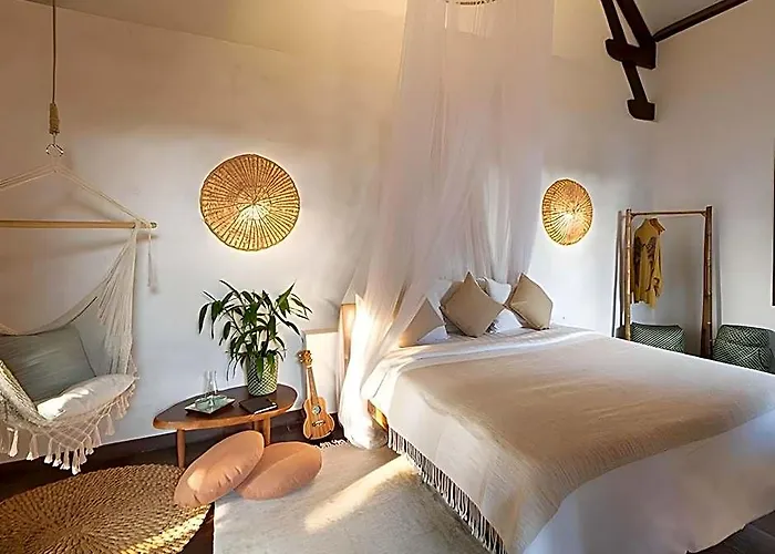 Through The Looking Glass Wellness Retreat 5*