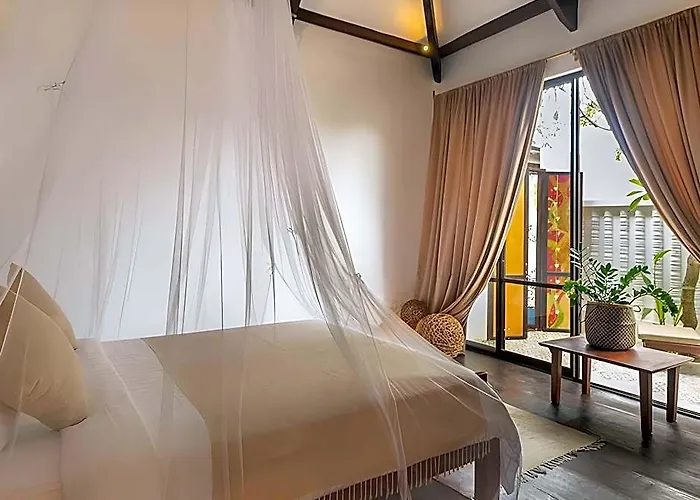 Through The Looking Glass Wellness Retreat Hotel Siem Reap