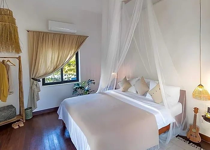 Hotel Through The Looking Glass Wellness Retreat