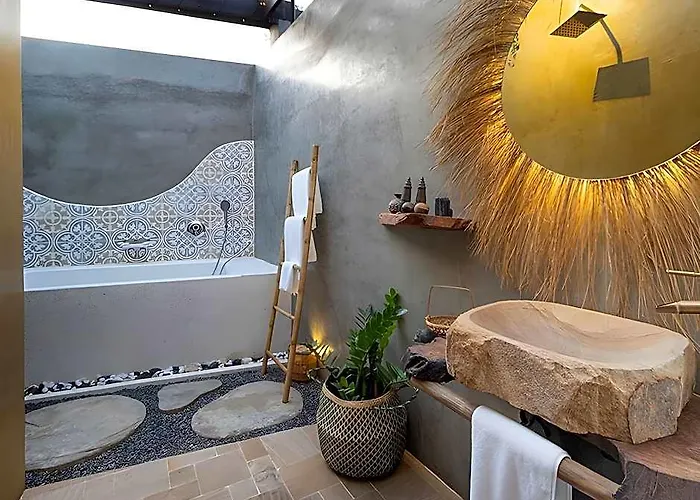 Through The Looking Glass Wellness Retreat 5*