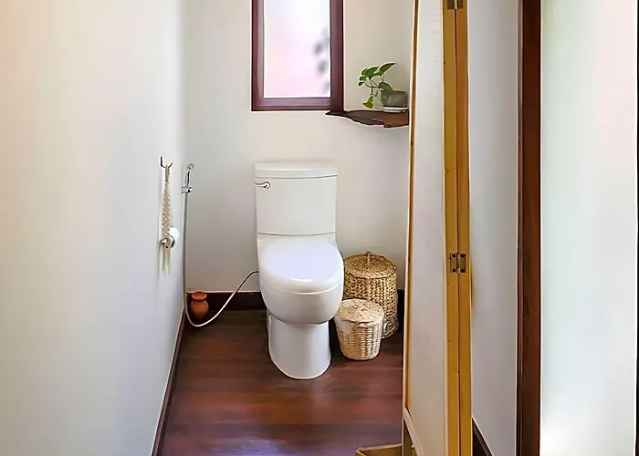 Hotel Through The Looking Glass Wellness Retreat